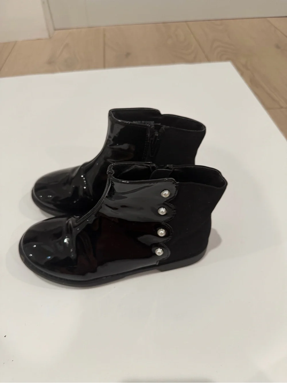 Girls Black Patent Leather-Look Ankle Boots with Pearl Buttons Side Zip